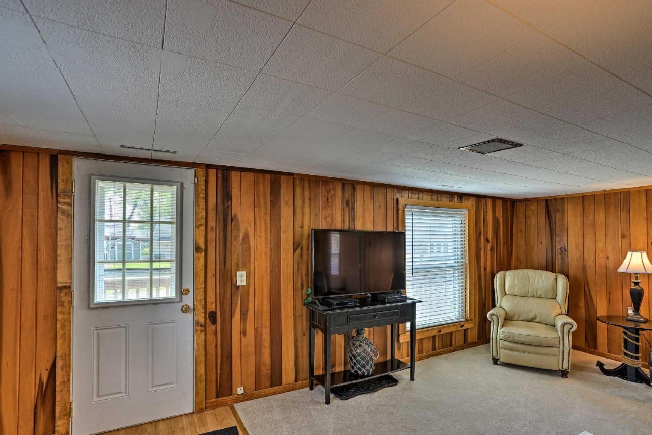 Home With Lake-View Deck By Camp Perry And Magee Marsh Port Clinton Exterior foto